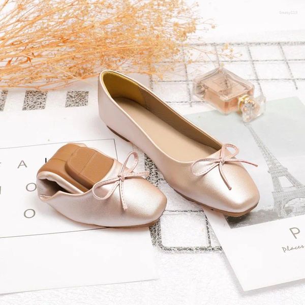 Casual Schuhe Luxus 2024 Frauen weicher Sohle bequemer flacher Frühling und Herbst Anti -Slip -Wear -Resistant Mom's