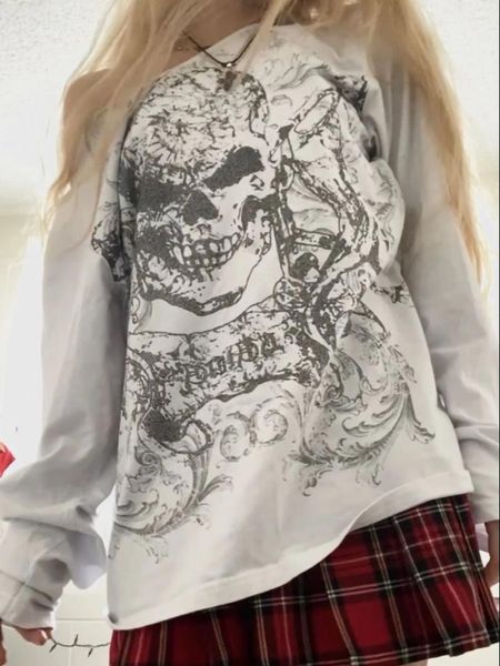 Camisetas femininas harajuku manga comprida superdimensionadas para mulheres t-shirt de ombro de ombro de ossos casuais de caveira
