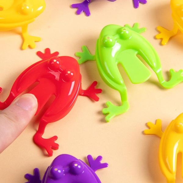 Parti Favor 20pcs Jumping Frog Toys Parmak Presleme Zarar Aksiyon Eğitimi Çocuk Doğum Günü Tatil Hediyesi