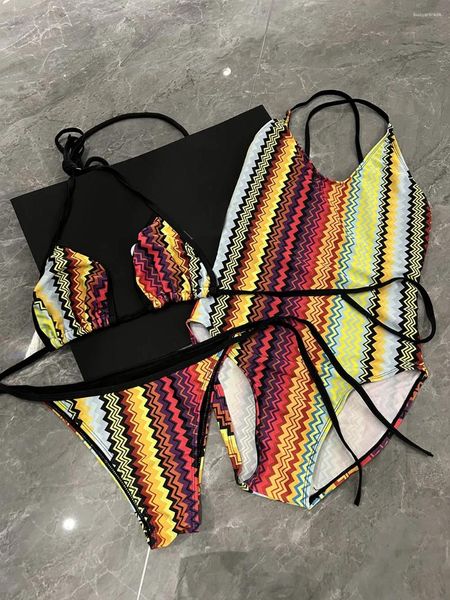 Swimwear's Swimwear 2 pezzi Swimsuit Women Stripe Bikinis 2024 Triangle Halter Bikini Set Push Up Bathing Sudeming Brand Body Beachwear Body Goodwear