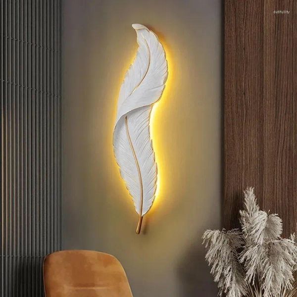 Lampade a parete Nordic White Feather Forma Light Design di lusso Design decorativo Camera da letto Luci a LED al letto semplice illuminazione minimalista