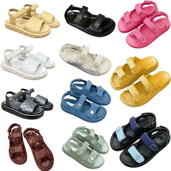 Luxo Dad Sandals Sapatos Designer Sliders planos Sliders damasco de alta qualidade Women Classic Primavera e verão sandale preto branco damas