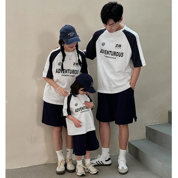 Семейная летняя одежда устанавливает модную папа мама и сын дочери шорты футбол
