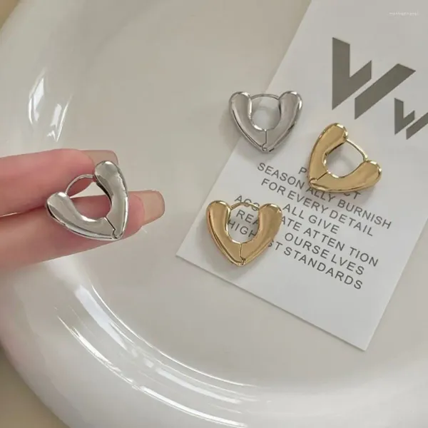 Hoop -Ohrringe geometrische hohle Liebe Herzohrschnalel Solid Farbe Kupfer minimalistischer Ohrring Koreanischer Stil einfach