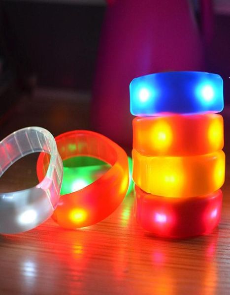 Musica Activated Sound Control LED Bracciale Lampeggia Bracciale Up Brattale Brickband Club Barr Bar Cheer Accola luminosa anello Glow Stick L9352416