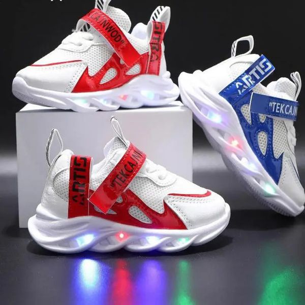 Bambini a led scarpe brillanti di scarpe da ginnastica per bambini che illuminano scarpe da corsa per bambini sneakers a maglie traspirante 240511