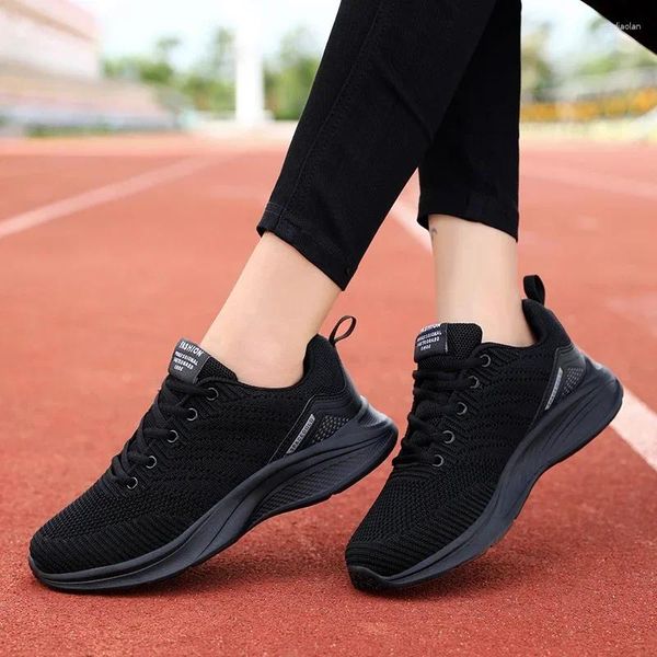 Scarpe casual sport per donne 2024 superficie a rete primaverile per il tempo libero traspirante che gestisce tutto il lavoro nero di lunga data