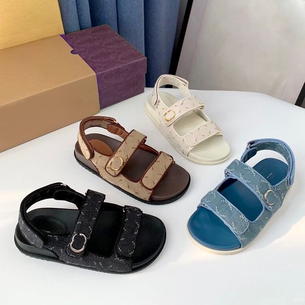 Sac Luxe Luxe Azul Bordado Bordado Piscina Designer de Slides Sinpista de Sandálias Para Mulheres Momente Man Summer Summer Beach Gladiador Sandale Denim Luxo Sliders Sapateiros Esportivos ao ar livre