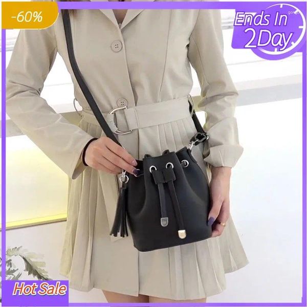 Bolsas de ombro casual Mulheres Mulheres Mensageiras Moda da Primavera Feminina Selvagem Pu Mochila Kawaii Crossbody