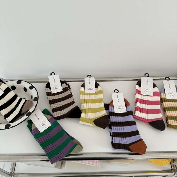 Herrensocken Nanye Herbst/Winter Nayean East Gate Korean Socken Stripe Koreanische Kontrast Doppelnadel mit mittlerer Länge Frauen Socken B8U2