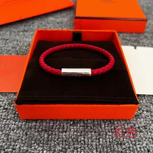 Charm Bracelets Designer Einschicht Lederseil schwarzer Knopf Kopf Handrope Mode und personalisiertes Paar vielseitiges Band für Männer Frauen einfach und geschichtet