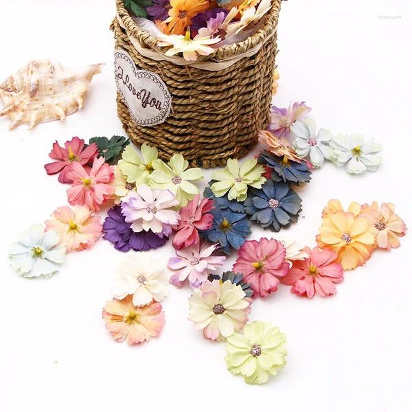 Fiori decorativi 50pcs 4,5 cm Colore fiore artificiale Bellissima simulazione Craft Craft Wedding Background Wall Ghirlanda Decor fai -da -te Falso