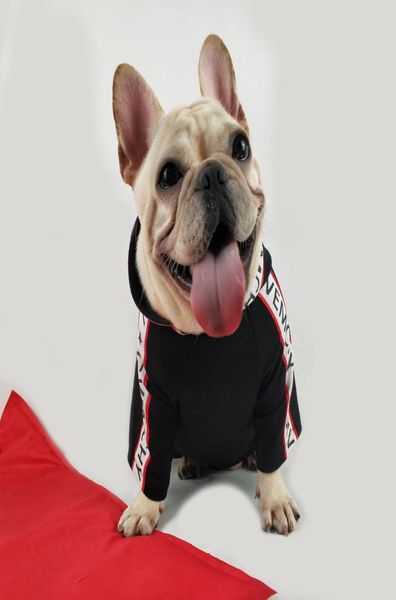 Vestiti per cani primaverili Nuovo cucciolo cucciolo con cappuccio francese bulldog sport sport retrò chihuahua pug boodle orsacchiotto Cat Cat Pet Clothes8357718