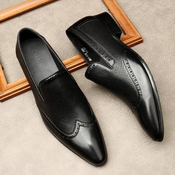 Scarpe per abiti da uomo Slip in pelle italiana Slip sulla moda Maree di lusso genuino di lussuoso punta di punta nera Oxford formale