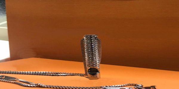 Europa America Style Männer Frauen Liebhaber Langkette Halskette mit graviertem V Full Diamond Whistle Anhänger Geschenk1538409