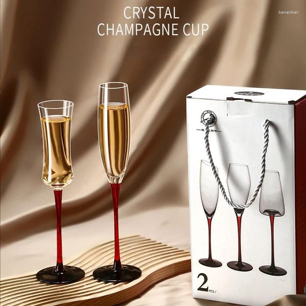 Canecas Creative Creative 2pcs Copa Champagne Copa Europeia Luz de luxo de vidro de vidro Cristal Goblet Presente de cerveja caneca caneca para chá fofo