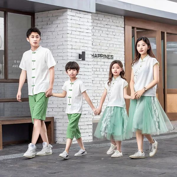 Abiti per famiglie estivi Mum Daughter Dresses Dad Son Cotton Shorts Shorts Coppie Amanti abbinati in famiglia Look 240507