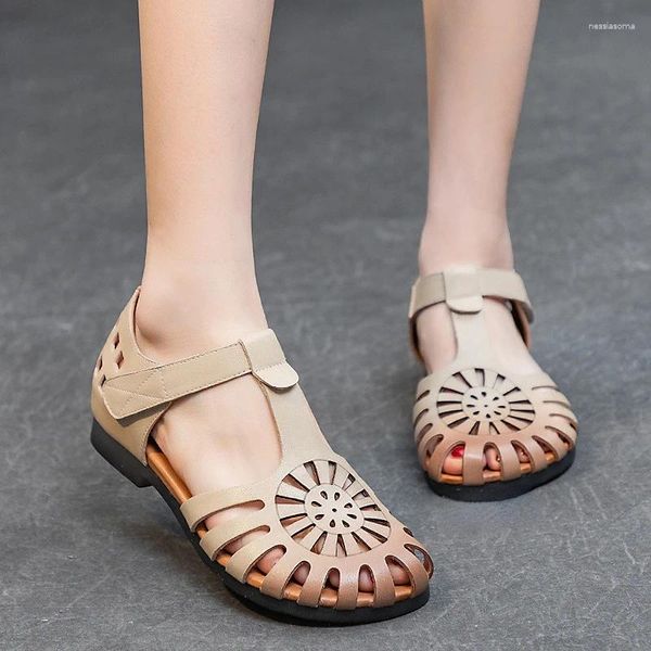 Lässige Schuhe 3cm 2024 Designer Britische Neuheit Authentische ethnische echte Lederrunde Zehen Flats Frauen Sandalen hohle Sommermode