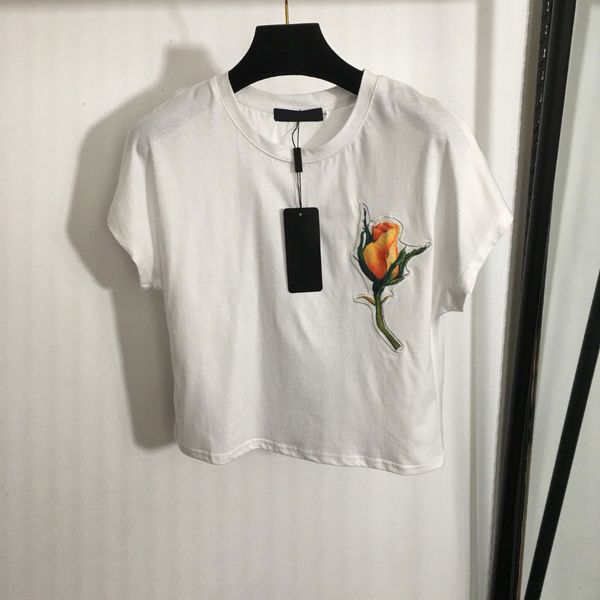 2024 Designer T-Shirts Mode T-Shirts Frauen Brief Shirt Ladies Top Crop Tank Blazer Neue Brust Ein floral gestickter Patch Fledermaus kurzschlärm