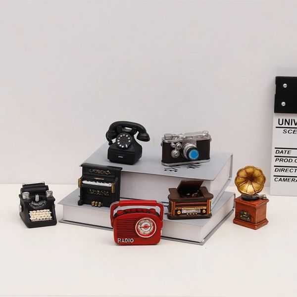 Mini Radio Radio Pianos Câmeras Modelo de Telefone Modelo Criativo de Imitação Antique Nostalgia Sem fio Home Bar Desktop Decoration Crafts 240511