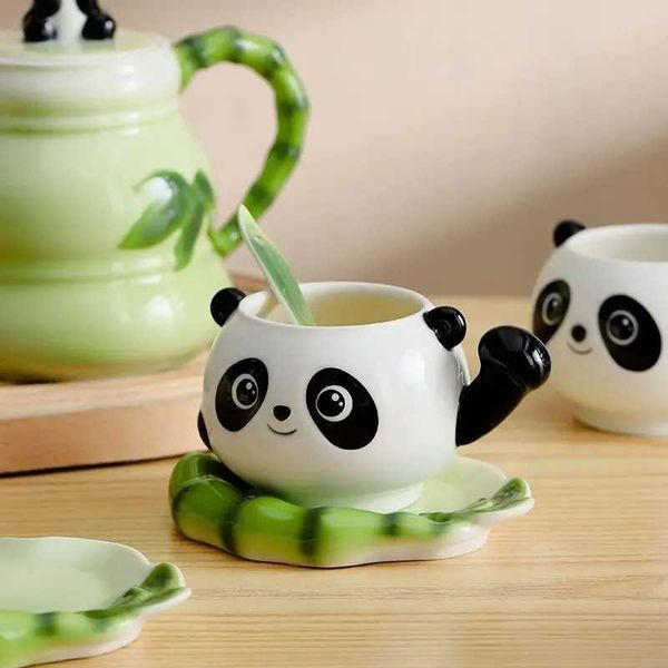 Tazze di piattini panda tazze di caffè con cucchiaio per piattino tazze in ceramica creativa bottiglia di acqua per latte per il tè da tè da 250 ml di regalo di compleanno di Natale 250 ml