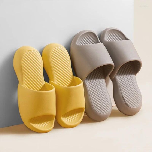 Slippers Sr. Co Pé de COMPRENDO GRANDO MULLIMENTO PLÁSTICO MULTIMAS DE VERÃO VERIEL HOME BAVIENS SANDALS E HOMENS