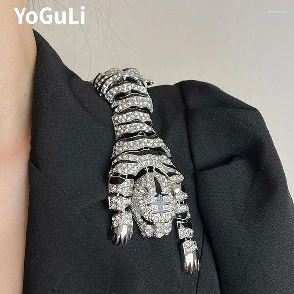 Broches jóias modernas design legal design grande metal vidro tigre preto para mulheres menina 2024 tendência acessórios exagerativos