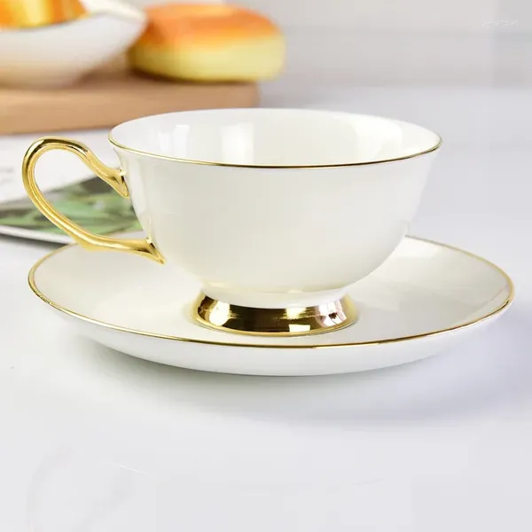 Кружки европейский костный фарфоровой кофейный набор фарфоровый чай передовой золотой ручка керамическая лотка кружки ложки молоко