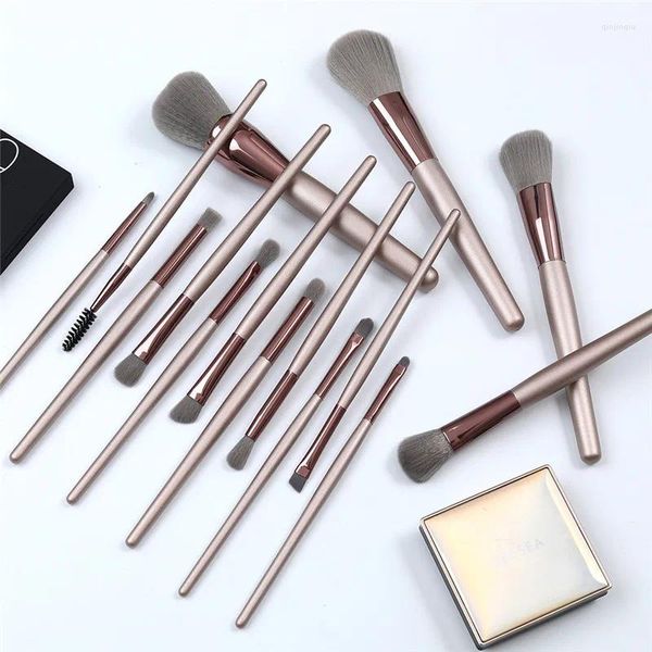 Escovas de maquiagem 15pcs kits de conjunto macio para martelas martelas pó cosmético Fundação Shadow Cosmetics Profissional Subsutas