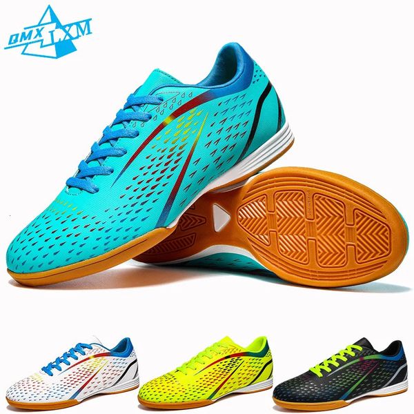Futsal Soccer Shoes Men Men de alta qualidade Anti-deslizamento Sapatos de futebol interno crianças crianças adolescentes treinando tênis de futebol 240508