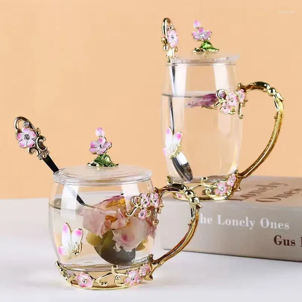 Becher kreativer rosa Gänseblümchen Emaille Kristall Tasse Tee Tasse Kaffee Schmetterling bemalt Blumenwasser Tassen klares Glas mit Löffel