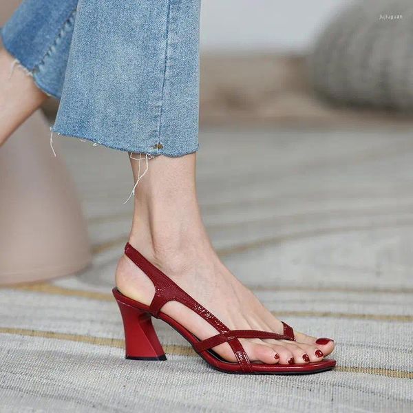 Sapatos casuais Rede de moda Red 2024 verão de salto alto de salto alto sandálias de dedo do dedo do dedo da Borgonha