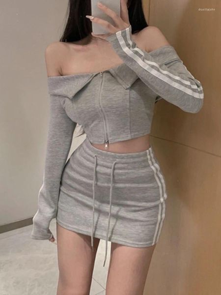 Abiti da lavoro in stile coreano elegante set da 2 pezzi set sexy sexy al top shouler mini gonna casual femminile sport sport ad alta vita 2024