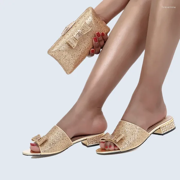 Pantofole 2024 Summer estivo nigeriano Shinestones con design a farfalla Ladies e borse abbinano scarpe da sposa in stile semplice