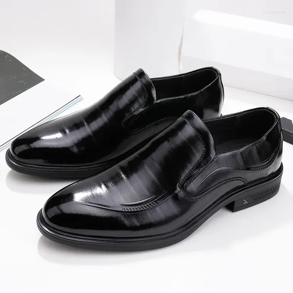 Sapatos de vestido Slip-On Man Manomers para Office de Trabalho Round Toe Business Bottom Soft Bottom Genuine Leather Formal Men's