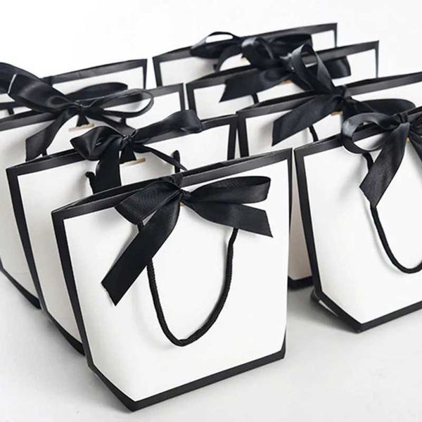 Wrap regalo 50 pezzi di scatola di cartone portatile bianca bolla di carta per il cibo per pacchetti con nastro nero regalo personalizzato Handbag240511