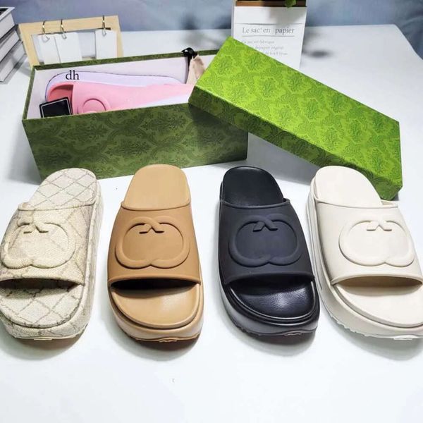 Дизайнеры брендов Женские женские полые платформы сандалий с сандалиями Slide Slide с Lnterlocking G Lovely Sunny Beach Woman Shoes Slippers E CB 2C