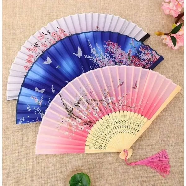 Farb Handmischung Seiden chinesischer Stil Fans Hochzeiten gedruckter Blumen Schmetterling Holzgriff Hochzeitstanz Requisiten mit Quasten Fy5912 0423 Le