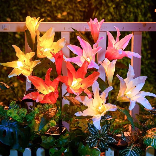 Brightown Outdoor - 4 Pack -LED -Blume mit größerer realistischerer Lilie, größerer Panel, wasserdichte Solarleuchten für Außenharten Terrasse Gartendekorationen