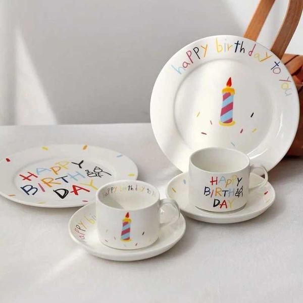 Coppe Saucers Corea Coppa a mano Coppa Deliverio Ceramica Ceramica Tazza di Torta Piatto Cucio di caffè carino e piatto Set come regalo