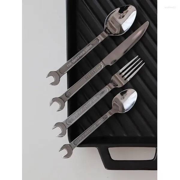 Geschirrssätze Edelstahl Besteck Set Plattenscheibenschlüssel Messer Fork Löffel Küchenzubehör 4pcs