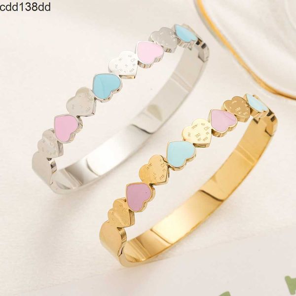 Charm Armbänder plattierte Designerin Gold Armbänder Hochwertige Liebesgeschenkschmuck für Frauen Neues Edelstahl Nicht -Fade -Armband Großhandel Großhandel