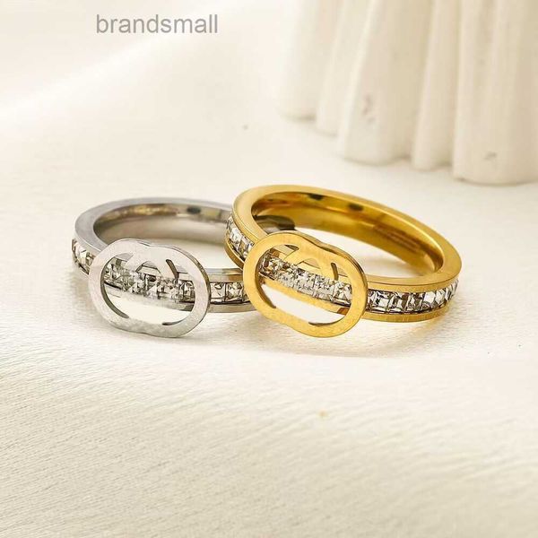 Anel de diamante vintage de anéis de banda para homens manchados de jóias de anel de ouro letra de jóias de aço de aço casal casal wide womens ring size clássico 6 7 8 9 simples zb098