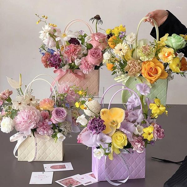 Geschenkverpackung tragbarer Kraftpapier Florist Blumenstrauß Wickelbox mit Griff Hochzeitsfeier Verpackungstasche Süßigkeiten Kuchen Aufbewahrung Handtasche