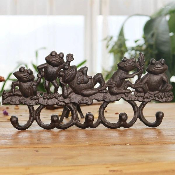 Figurine decorative Rustic Cinque adorabili rane gocciolatura in ghisa con 5 ganci per la casa europea accenti fatto decorazioni per la casa fatti a mano