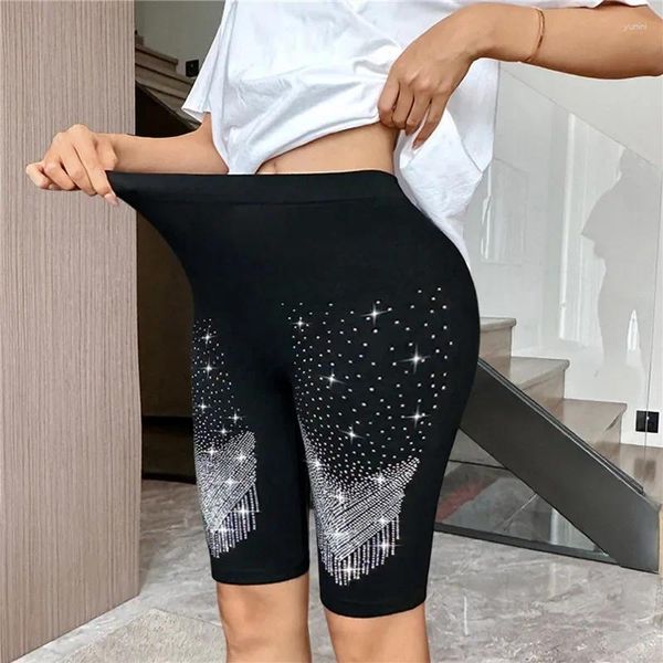 Pantaloncini corti magri da donna con glutei di sollevamento in fitta stretta glute