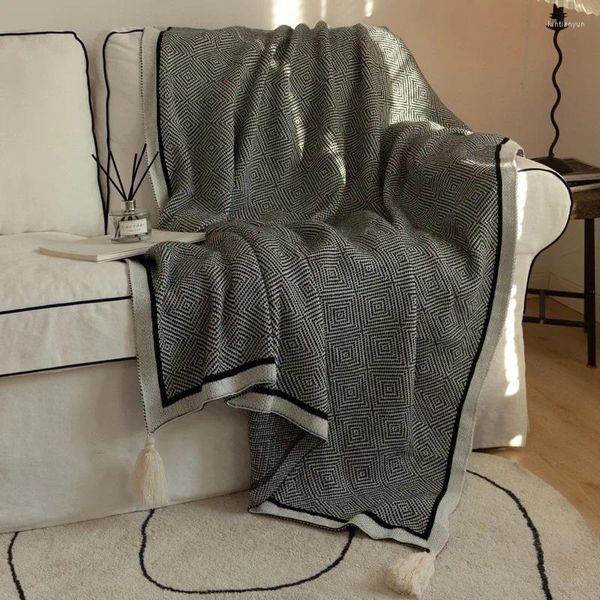 Cobertores Bergo de sofá de malha geométrica em preto e branco