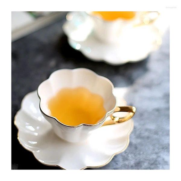 Cups Saucers Bone China Nachmittag Tea Tasse Hochwertige goldene malierte britische schwarze Kaffee Espresso Kawaii Masse Tazas Para Cafe Originales Originales