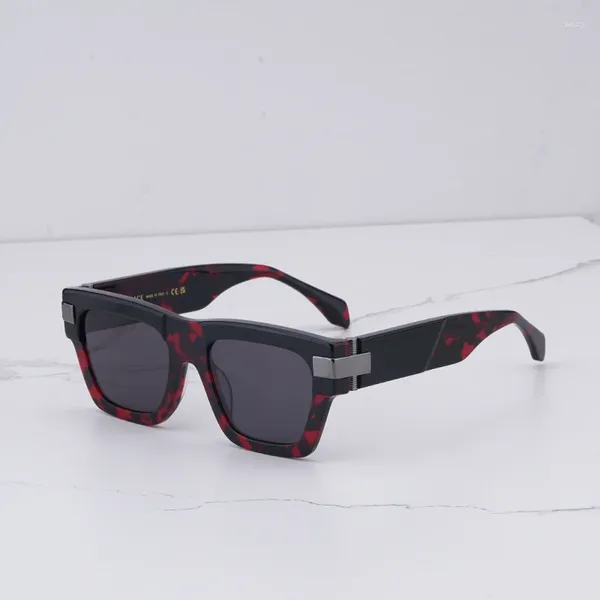 Солнцезащитные очки уличная мода красная черепаха мужчина 2024 прибывает в стиль стиля квадратные солнечные солнечные солнечные бокалы