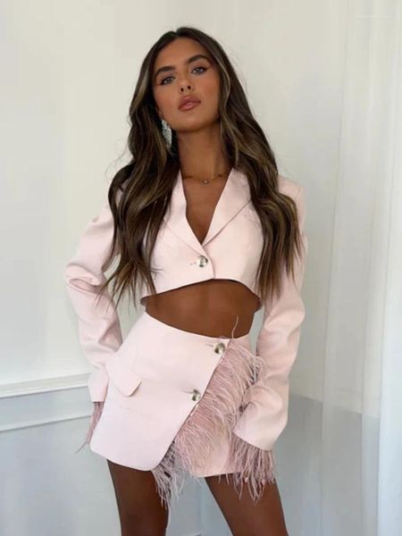 Arbeitskleider sexy Langarm mit langem Ärmel geschnittener Feder Blazer Federn Rock zweiteilige Sets Frauen rosa Crop Top Miniröhe Anzüge Party Abend Club